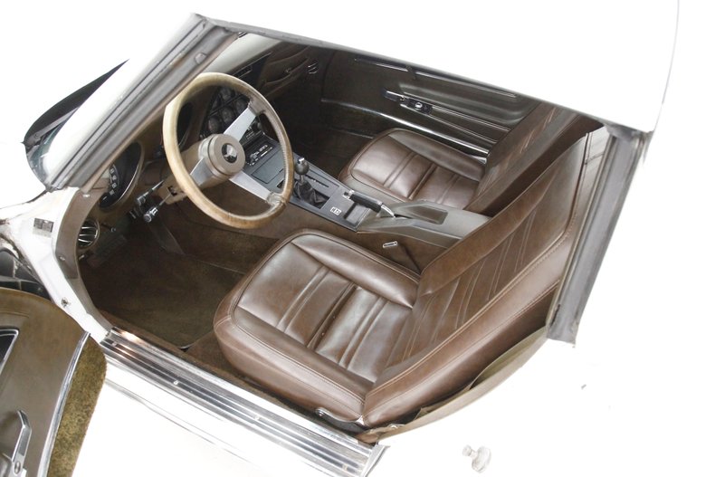 1977 Chevrolet Corvette 27