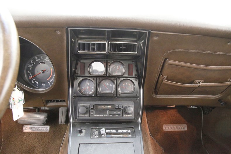 1977 Chevrolet Corvette 31
