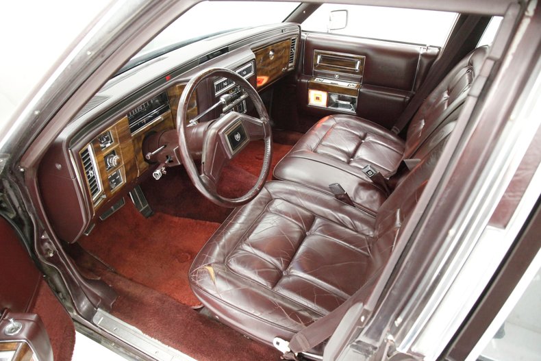 1986 Cadillac Fleetwood 26