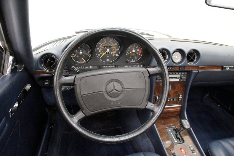 1987 Mercedes-Benz 560SL 32