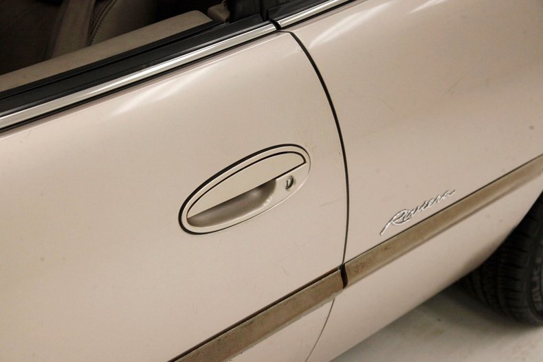 1995 Buick Riviera 14