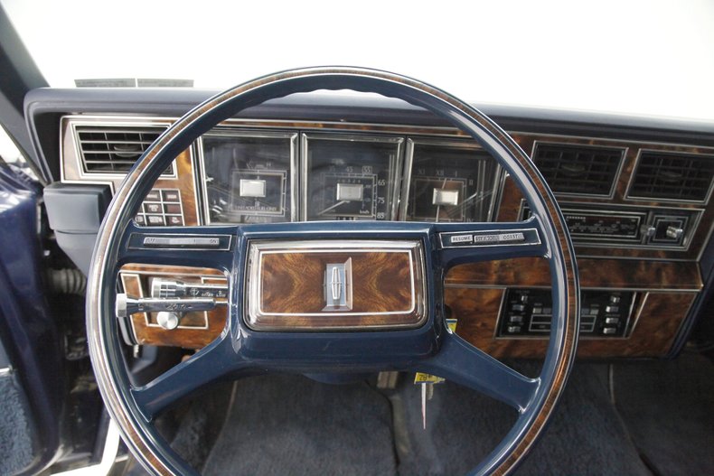 1982 Lincoln Town Car 32