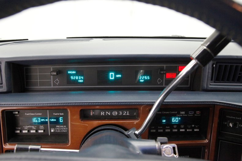 1991 Cadillac Fleetwood 29
