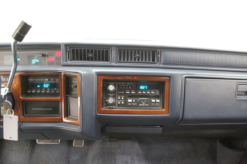 1991 Cadillac Fleetwood 31