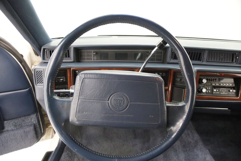 1991 Cadillac Fleetwood 28