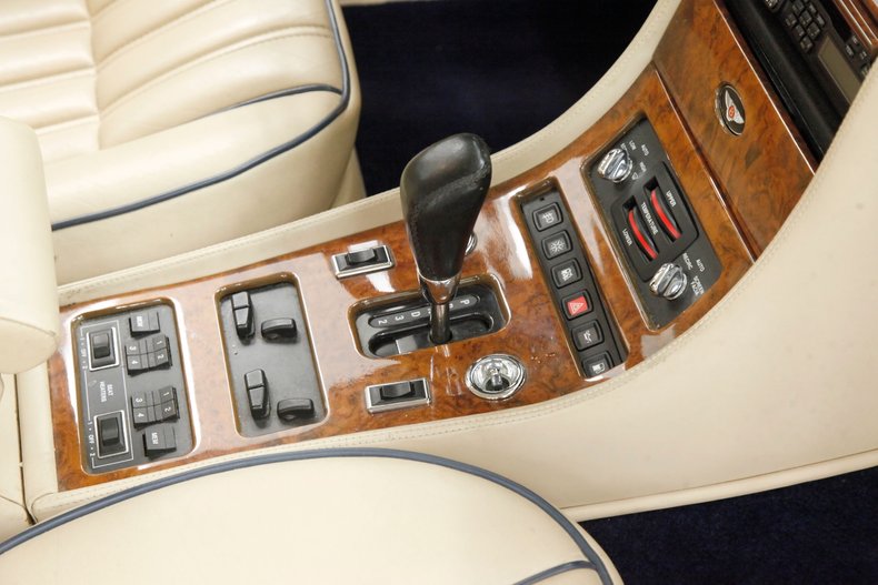 1996 Bentley Brooklands 39