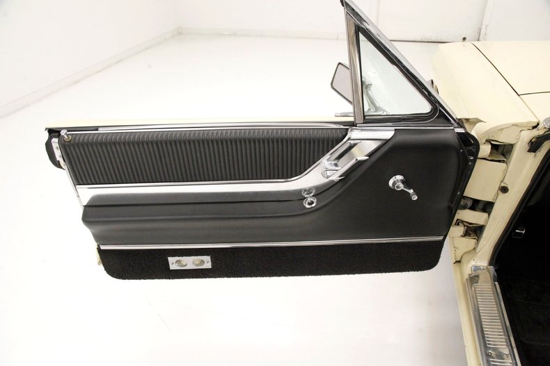 1964 Ford Thunderbird 31