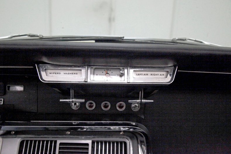 1964 Ford Thunderbird 36