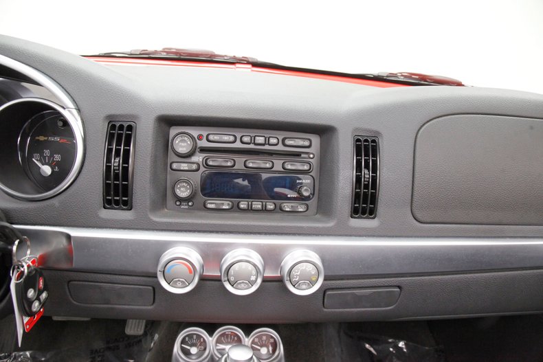 2004 Chevrolet SSR 34