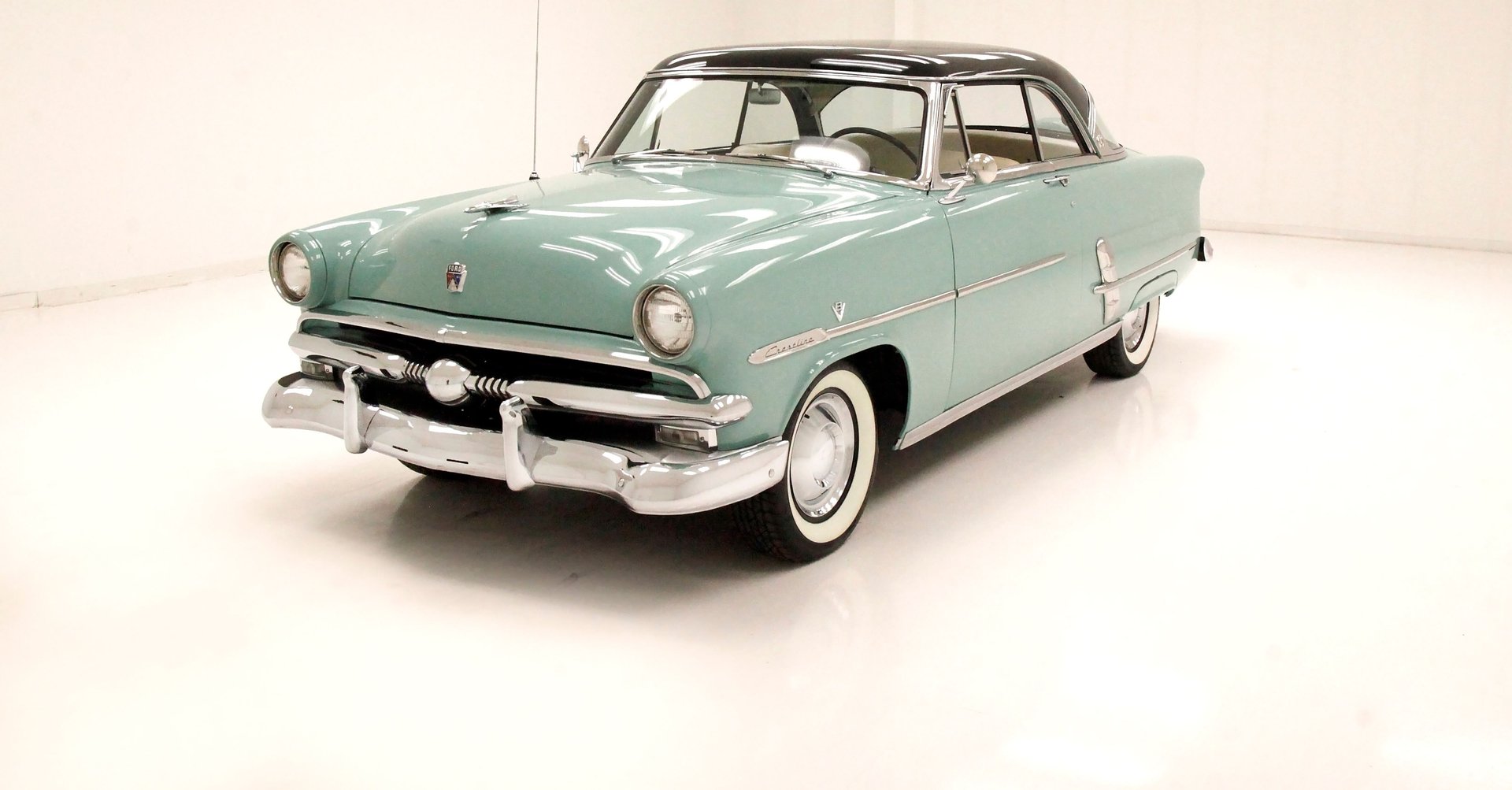 thumbnail interactive-video image 1 of Auto City Classic Vent Glass - 1952-54 Ford Coupe, Convertible, Victoria Hardtop - Green Tint 1 of 5