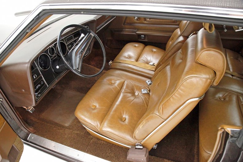1972 Ford Thunderbird 29