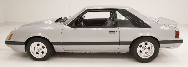 1985 Ford Mustang 2