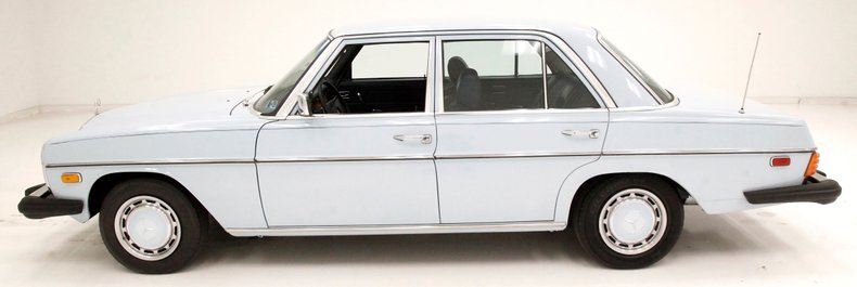 1976 Mercedes-Benz 300D 2