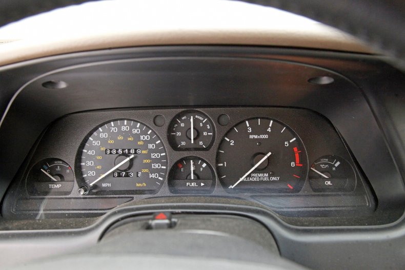 1995 Ford Thunderbird 29