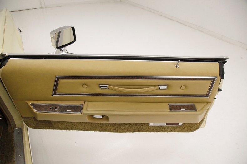1976 Ford Thunderbird 26