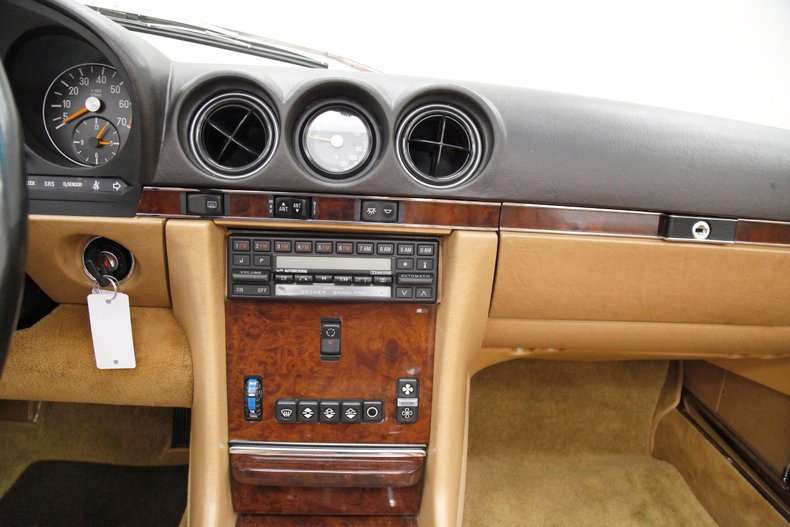 1986 Mercedes-Benz 560SL 37