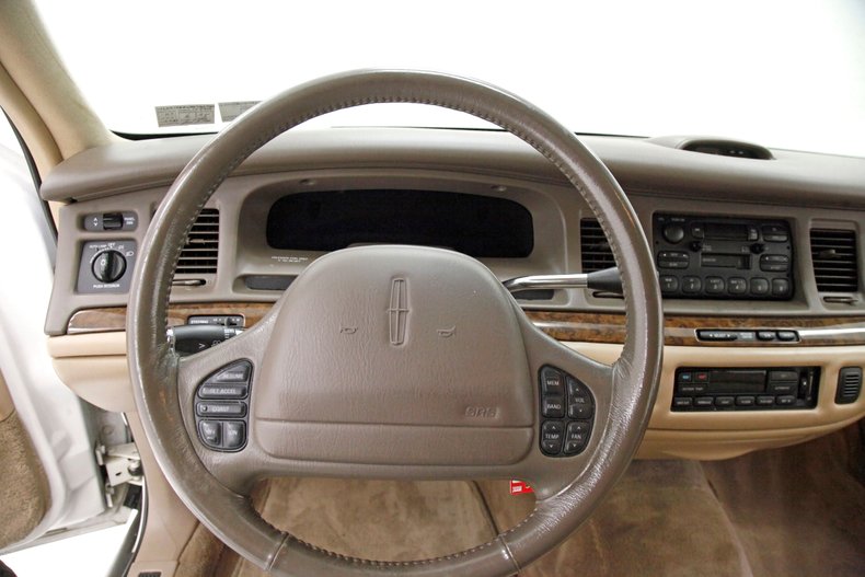 1997 Lincoln Town Car 28