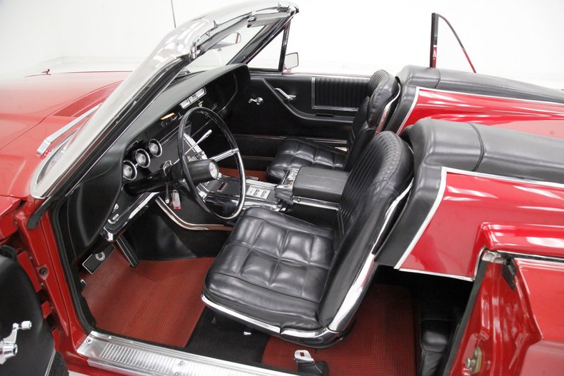 1966 Ford Thunderbird 33