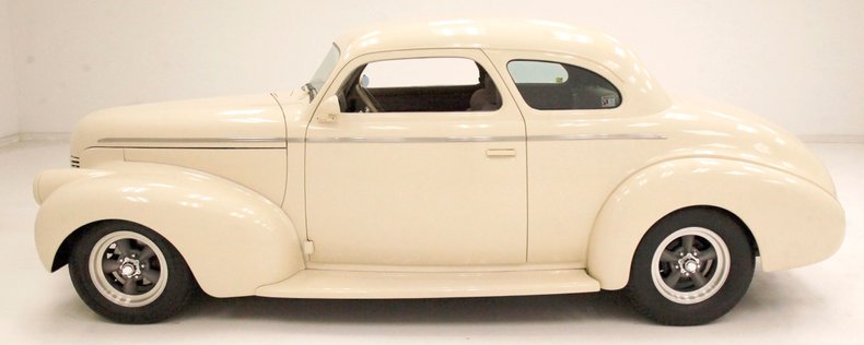 1940 Chevrolet Master Deluxe 2