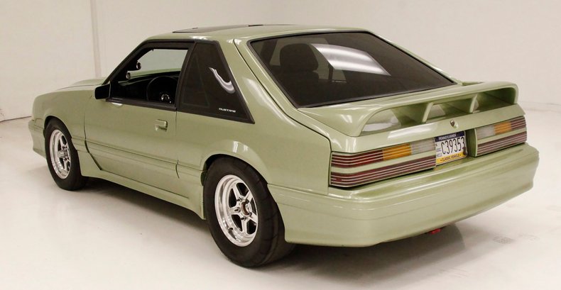 1990 Ford Mustang 3