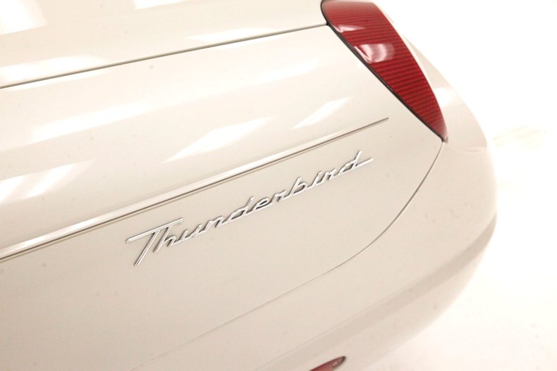 2005 Ford Thunderbird 26
