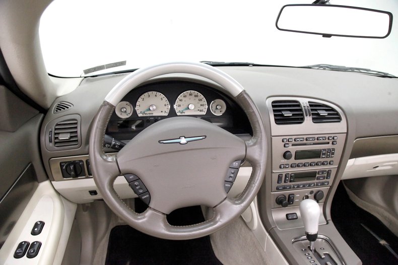 2005 Ford Thunderbird 38