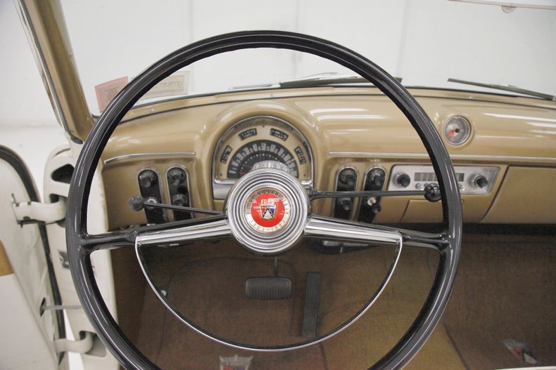 1953 Ford Crestline 34