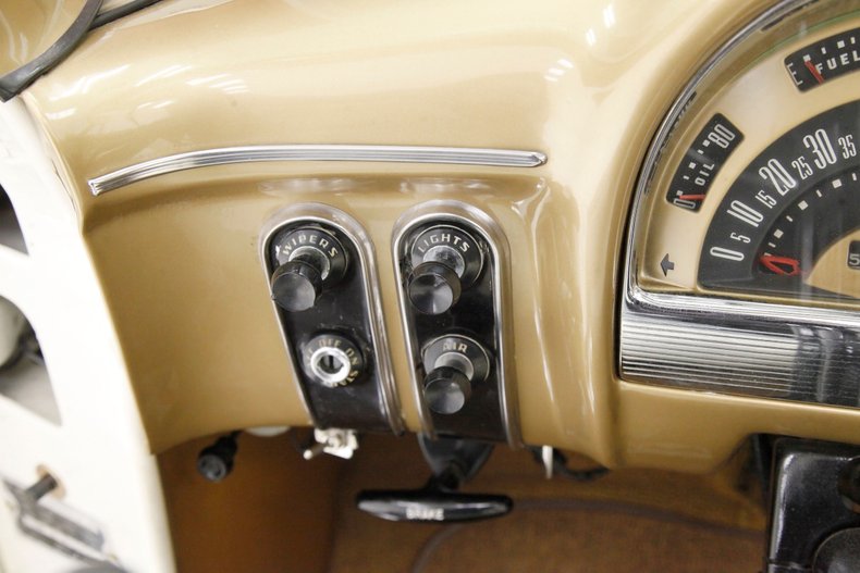 1953 Ford Crestline 38