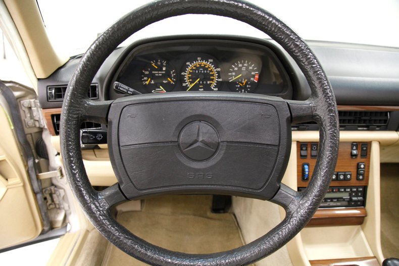 1988 Mercedes-Benz 300SEL 36