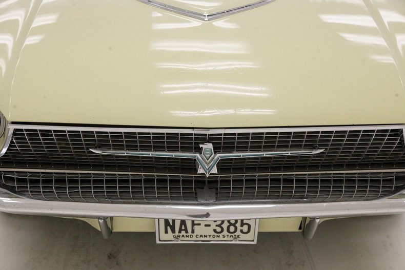 1966 Ford Thunderbird 12