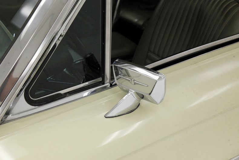 1966 Ford Thunderbird 17
