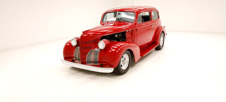 1939 Pontiac Deluxe 1