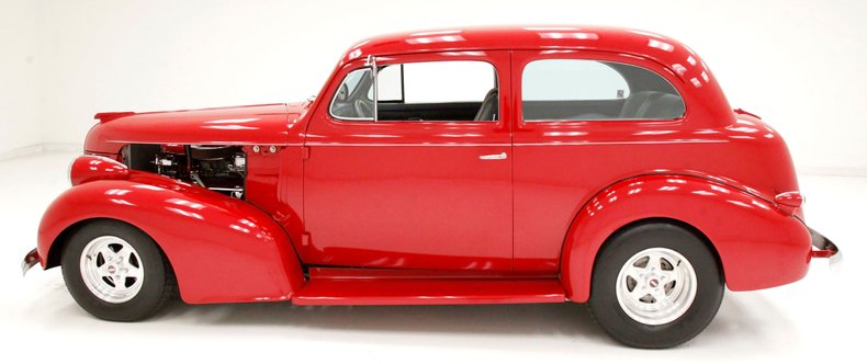 1939 Pontiac Deluxe 2