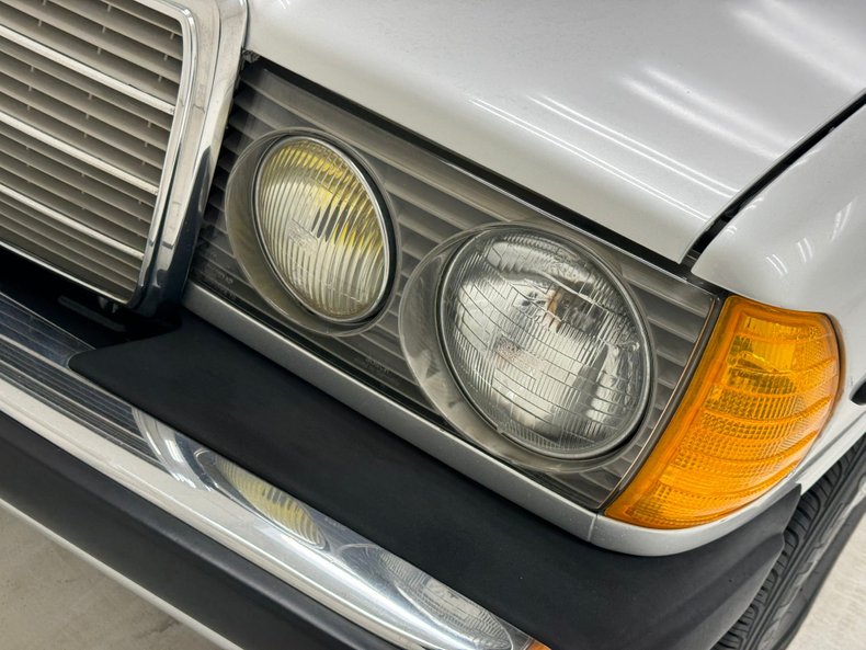 1984 Mercedes-Benz 300D 10