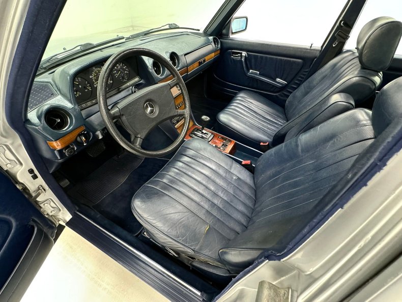 1984 Mercedes-Benz 300D 36