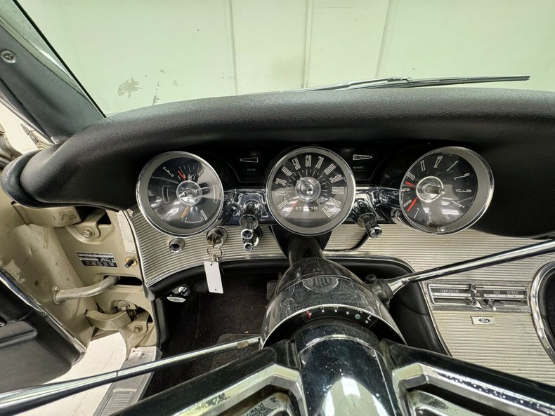 1962 Ford Thunderbird 46
