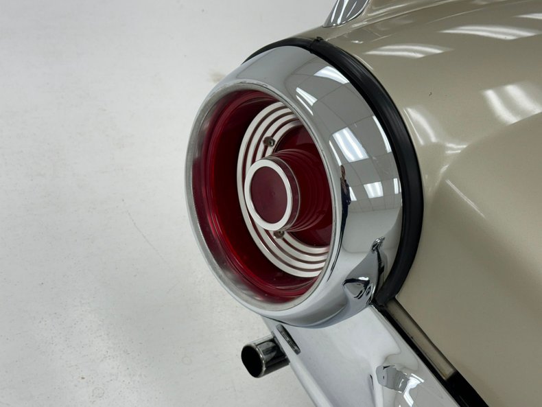 1962 Ford Thunderbird 24