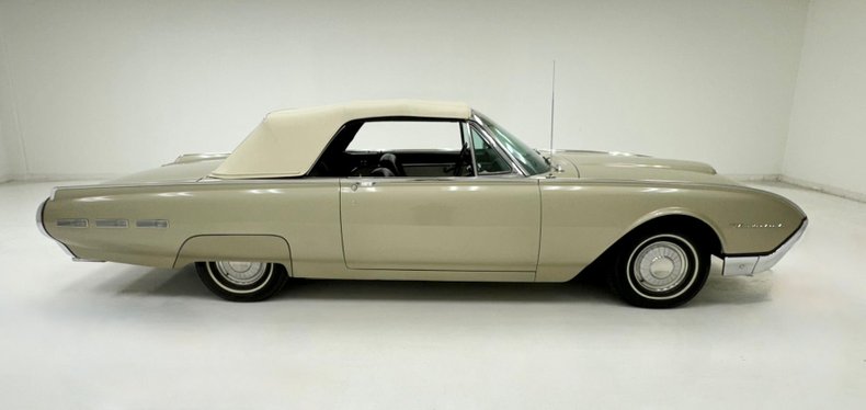 1962 Ford Thunderbird 9