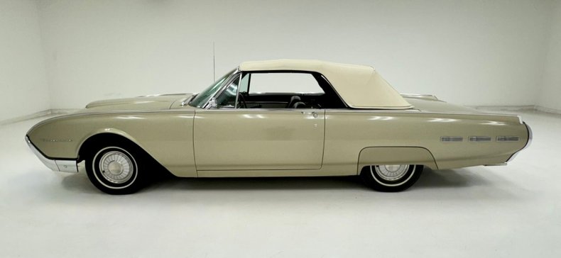 1962 Ford Thunderbird 3
