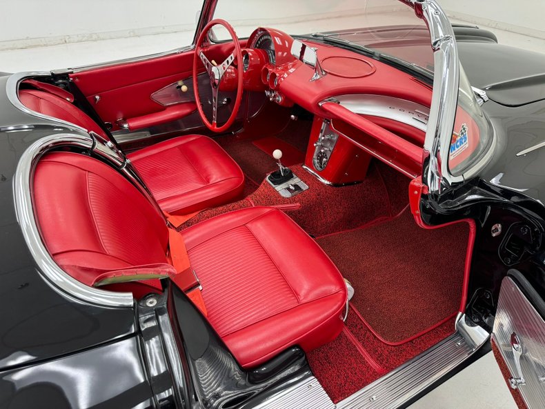 1961 Chevrolet Corvette 38