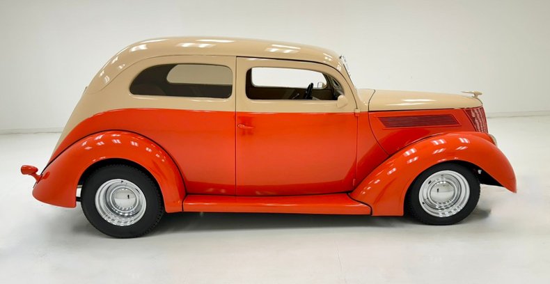 1937 Ford Deluxe 6