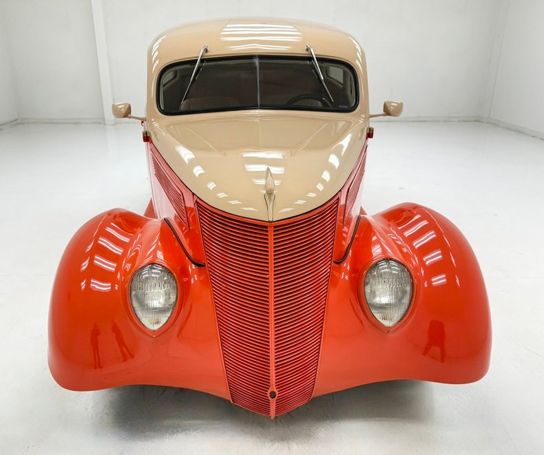 1937 Ford Deluxe 8