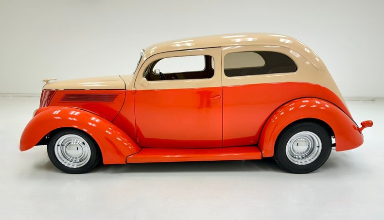 1937 Ford Deluxe 2