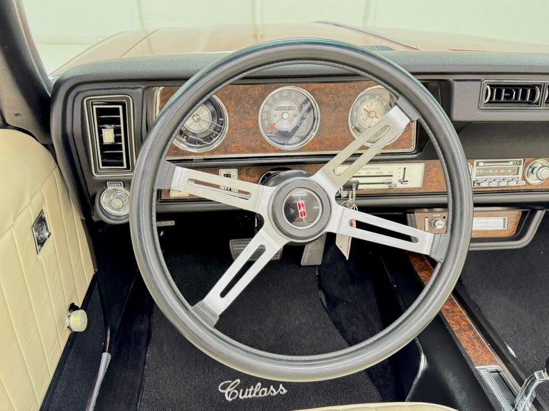 1970 Oldsmobile Cutlass Supreme 38
