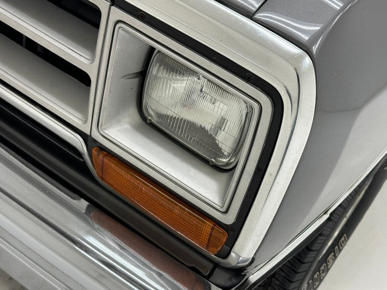 1989 Dodge D100 11