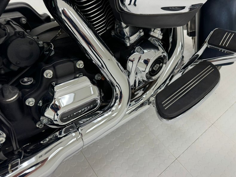 2020 Harley Davidson FLHX 19