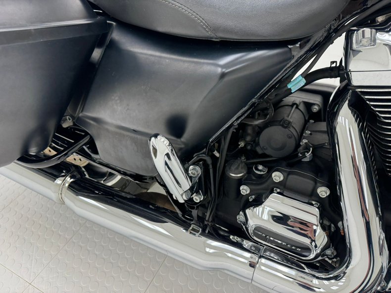 2020 Harley Davidson FLHX 21