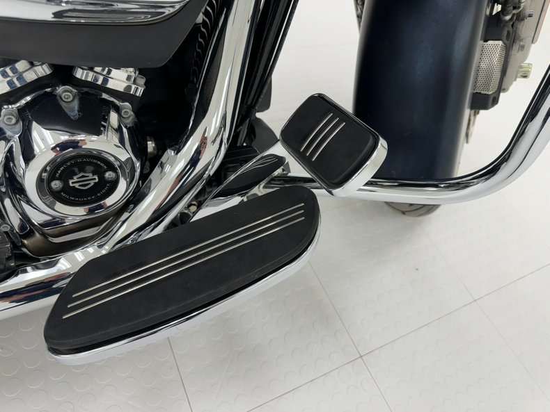 2020 Harley Davidson FLHX 24