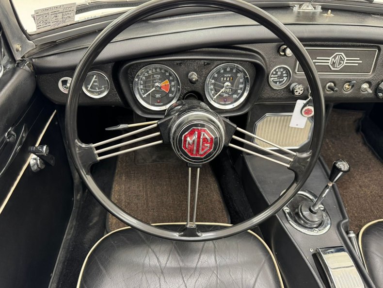 1967 MG MGB 39