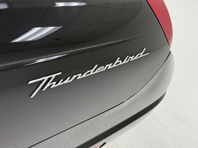 2005 Ford Thunderbird 28